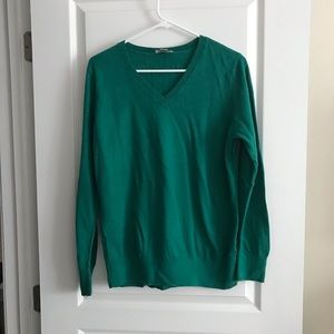 LOFT v neck green sweater